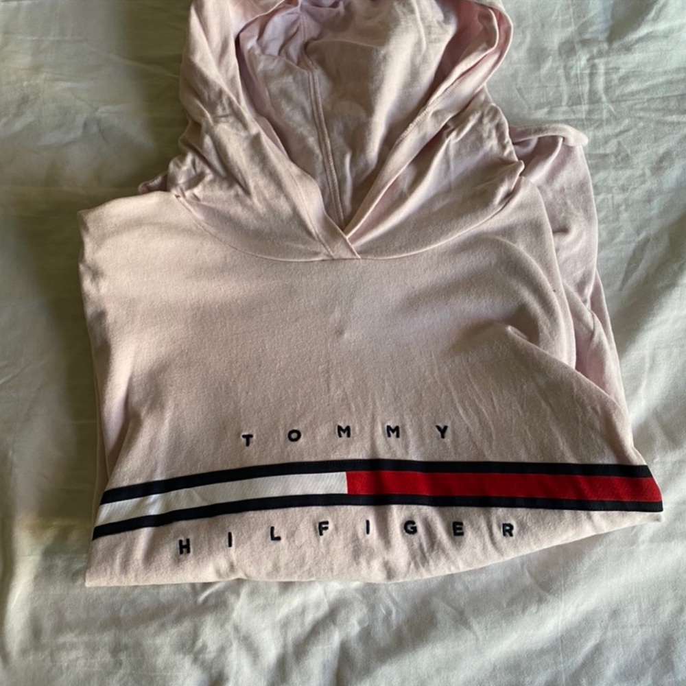 BRAND NEW TOMMY SWEATER